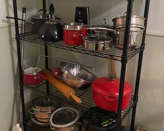 Tons of kitchen cookware, bakeware & dishes