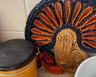 Retro Coffee Can, Mushroom Design Woven Straw Trivet