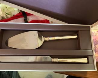 Vera Wang serving set