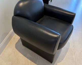  black leather chair