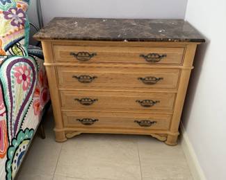 Thomasville Night stand
H: 34in
L: 41in
W: 20in