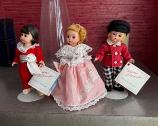 Madame Alexander Doll set  collection
H: 7in