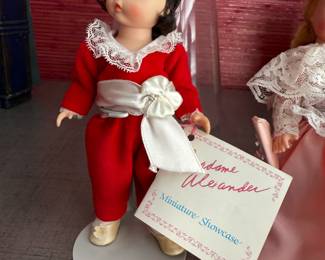 Madame Alexander Doll set  collection
H: 7in