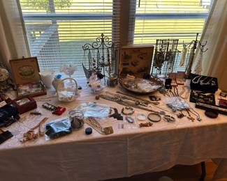 Lots of beautiful jewelry!