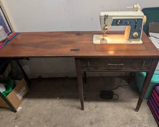 Vintage Singer Touch & Sew Special Zig-zag Model machine $50
