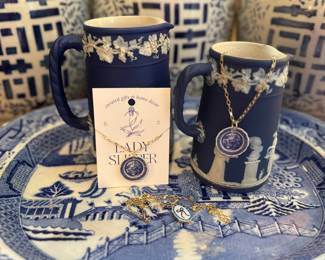 Unique jewelry including plate necklaces - “Willow wear”! 