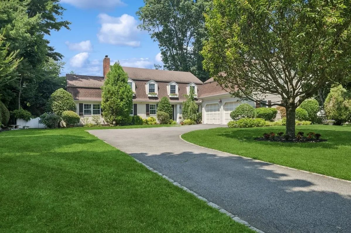 QUALITY GARDEN CITY TAG SALE HOME
