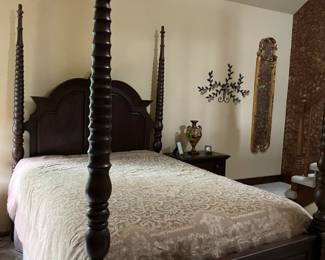 Kincade queen bedroom set