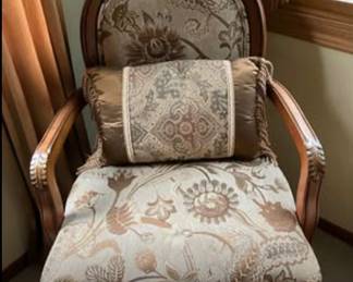 Decorator chair
