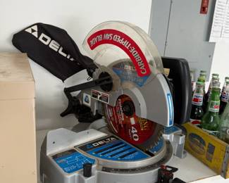 Compound miter saw