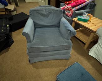 Pr. Blue Lounge Chairs 