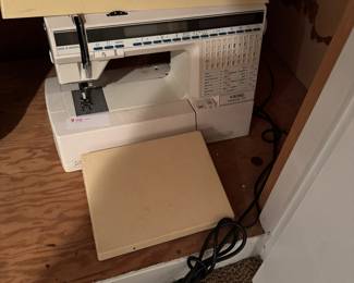 Viking 1100 Sewing Machine 
