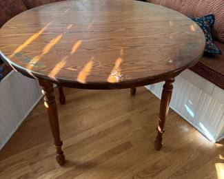 Round Dining Table 
