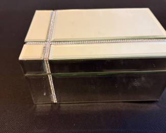 Jewelry box