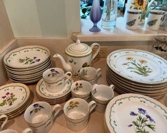 Vintage Georges Briard birds foot violet dishes set
