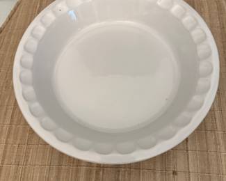 Le creuset pie pan