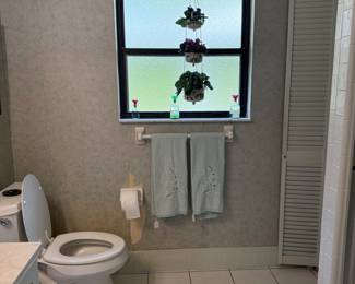 Bathroom hanging strawberry porcelain planter, towels, bath oil bottles