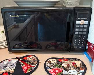 Microwave, chicken pot holders, glass bowls, porcelain platter