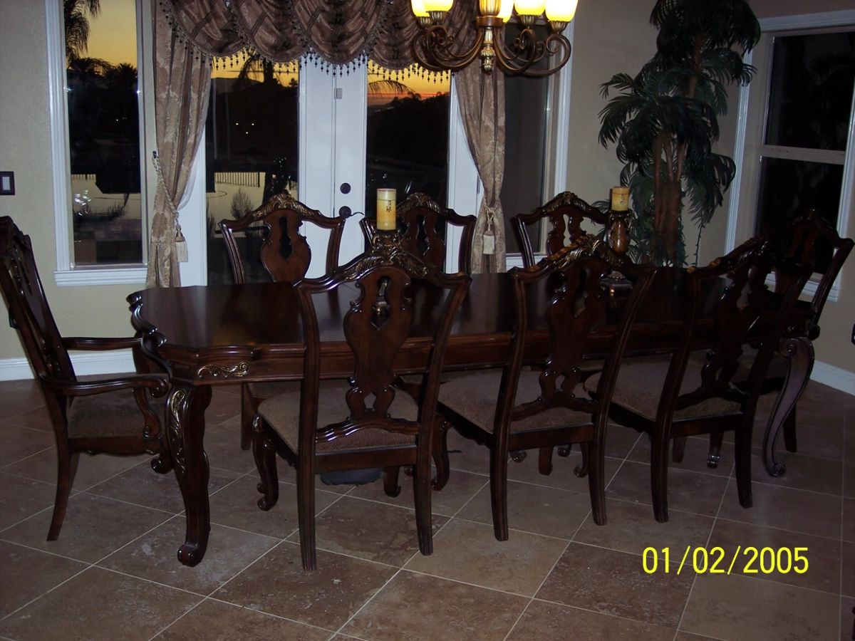 Beautiful 8 chair Dining table. Excellent condition. Hardly used