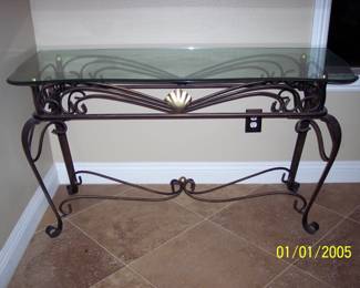 Glass wall display table. Very good. 