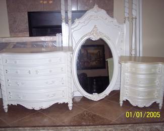 twin canopy bed bedroom set with dresser, mirror and end table
