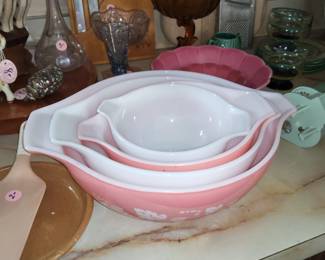 Pyrex gooseberry pink set