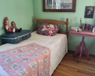 Quilt, twin bed
