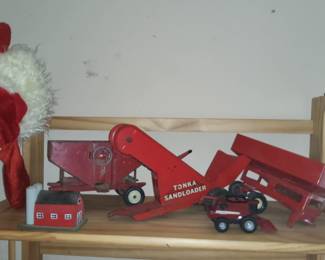 Vintage farm toys, some as is