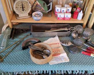 Vintage country kitchenware 