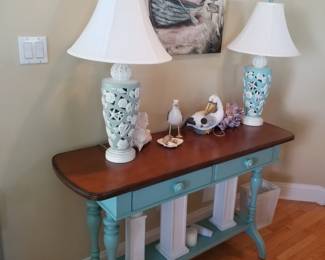 Fabulous foyer table; table lamps