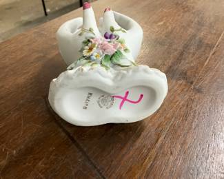 Lefton 2 Hands Floral Vase