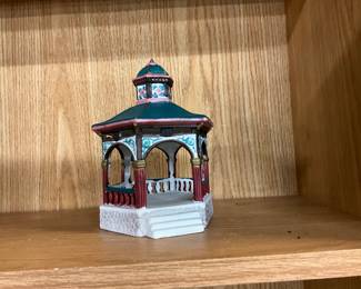 Lemax Dickensvale Christmas Village Gazebo