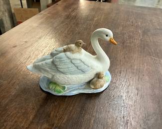 Homco Porcelain Figurine Swan & Babies