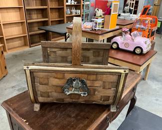 Woven Wood Brentwood Eagle Fireplace Log Holder