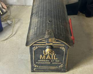 Two sided mailbox