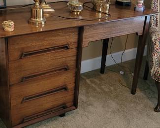 Mid Century Drexel Perspective desk in great condition 