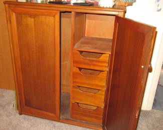 PETERSON small armoire