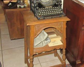 PETERSON UNDERWOOD TYPEWRITER AND STAND