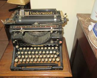 PETERSON UNDERWOOD TYPEWRITER