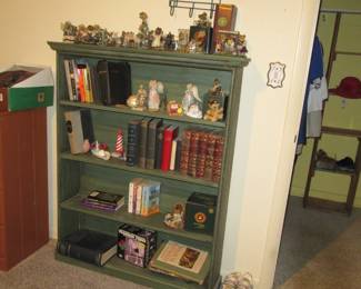 PETERSON bookcase with leather books