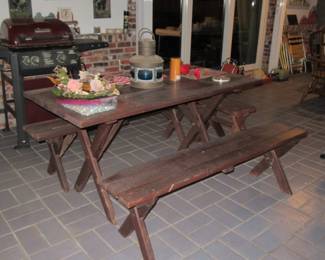 PETERSON picnic table with benches