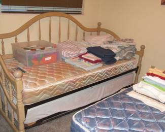 PETERSON trundle bed