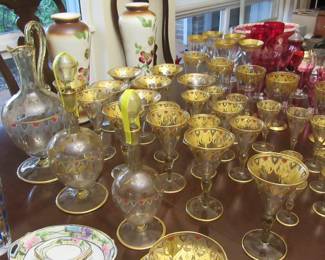 PETERSON GROUP OF GOLD AND RED GLASSES