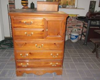 PETERSON dresser