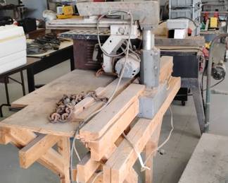 Board cutting table & saw