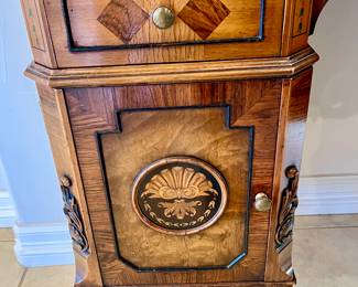 BEAUTIFUL BURLED WALNUT DESK WITH INLAY.