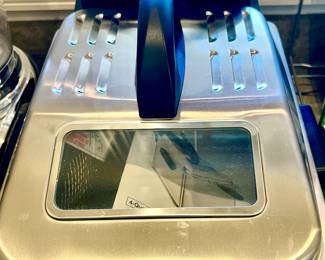 CUISINART AIR FRYER.