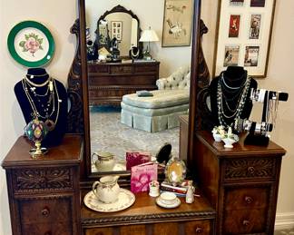 BURKEY & GAY ANTIQUE VANITY.