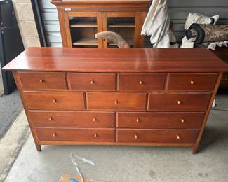Thomasville Cherry Finish 11-Drawer Dresser w/ Mirror