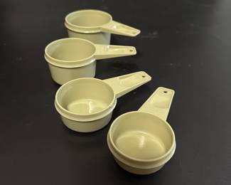 Vintage 1970s Tupperware Measuring Cups